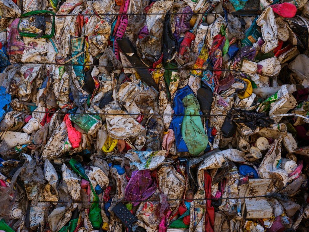 Recycler vieux textiles en objets utiles : idées et mini‑tutos